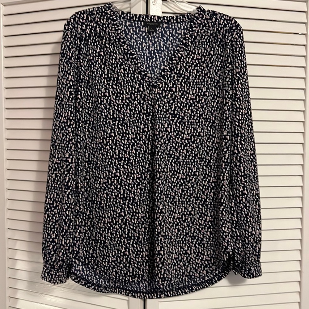 Ann Taylor, Women's Long Sleeve, V-Neck Top, Great Condition, Size M